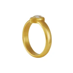 Caroline Ellen - Pear-shaped Diamond Solitaire in 20K Gold