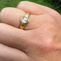 Caroline Ellen - Pear-shaped Diamond Solitaire in 20K Gold